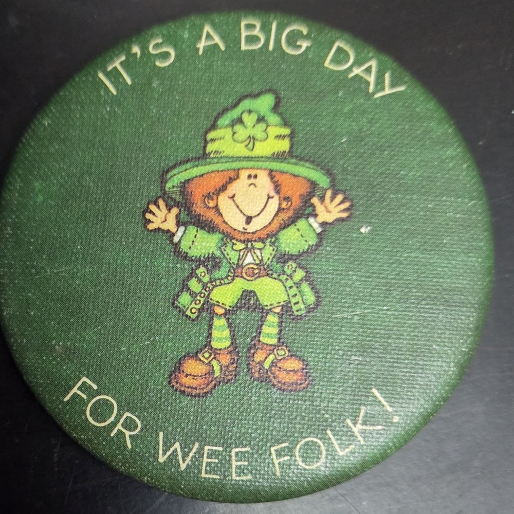 Vintage 1970s St Patricks Day "Its a Big Day for Wee Folk" 2" Leprechaun Pinback